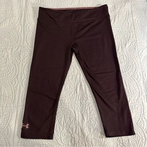 Black Under Armour Heat Gear Fitted Crop Athletic Pants